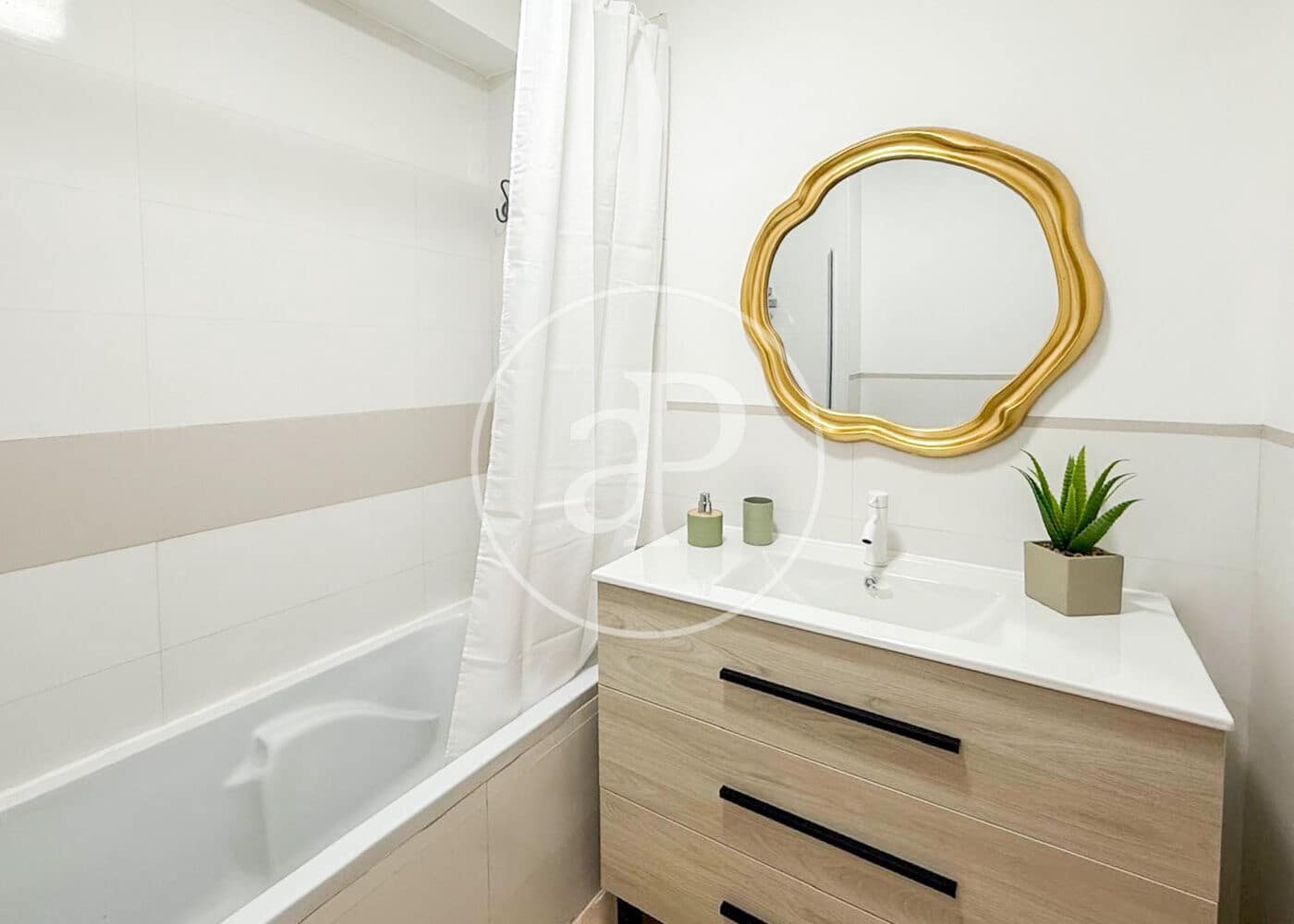 2 soveværelse Lejlighed til salg i Valencia by - € 300.000 (Ref: 9712053)