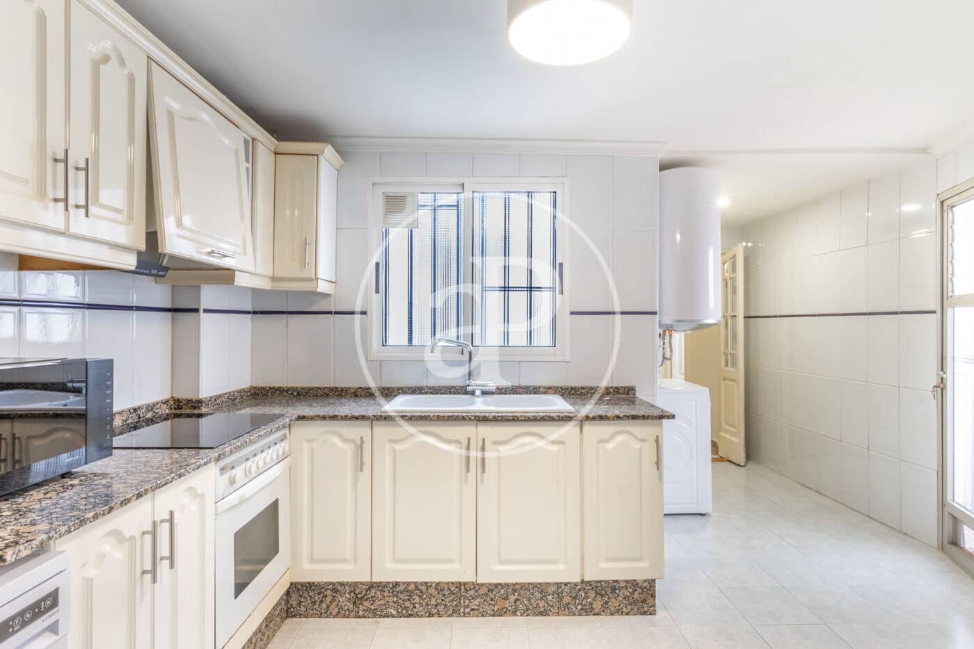 4 soverom Leilighet til leie i Valencia by - € 2 400 (Ref: 9714995)