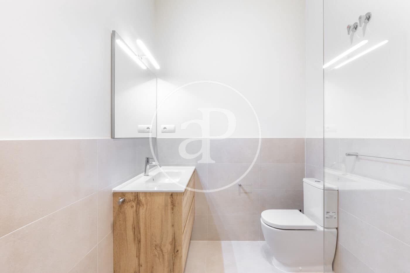 4 soverom Leilighet til leie i Valencia by - € 2 400 (Ref: 9714995)