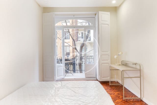 4 soverom Leilighet til leie i La Gran Via, Valencia by - € 2 400 (Ref: 9714995)