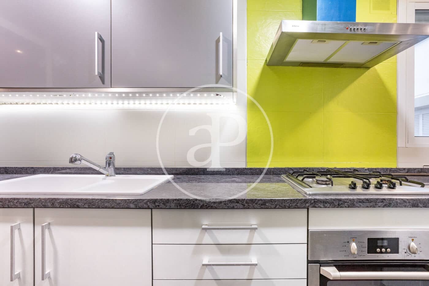 4 soverom Leilighet til leie i Valencia by - € 1 700 (Ref: 9720039)