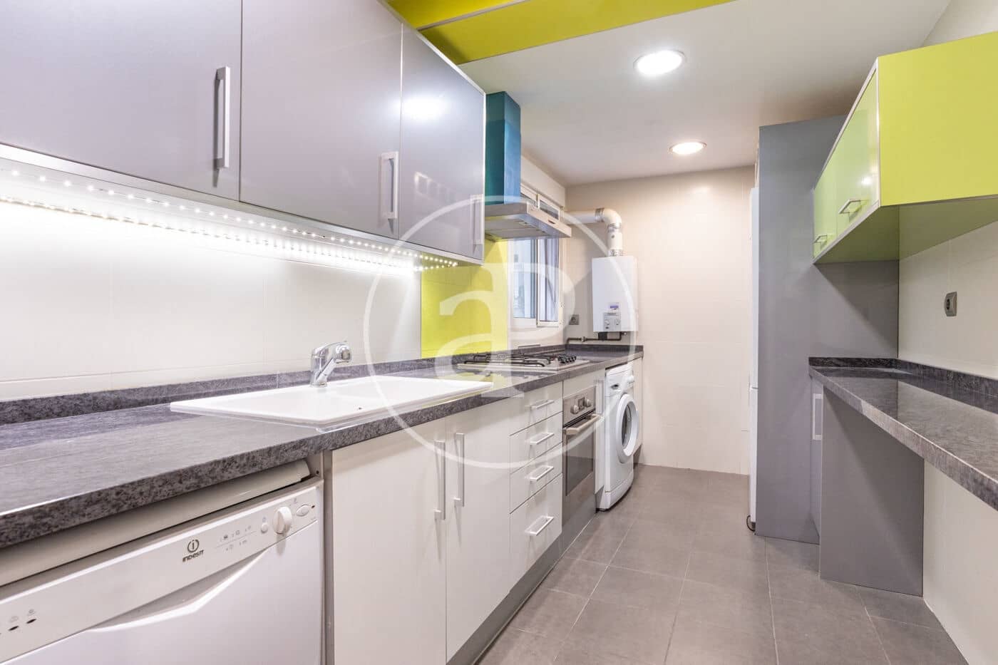 4 soverom Leilighet til leie i Valencia by - € 1 700 (Ref: 9720039)