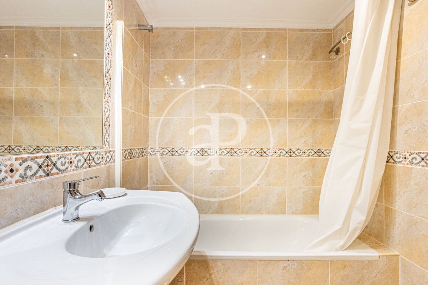 4 soverom Leilighet til leie i Valencia by - € 1 700 (Ref: 9720039)