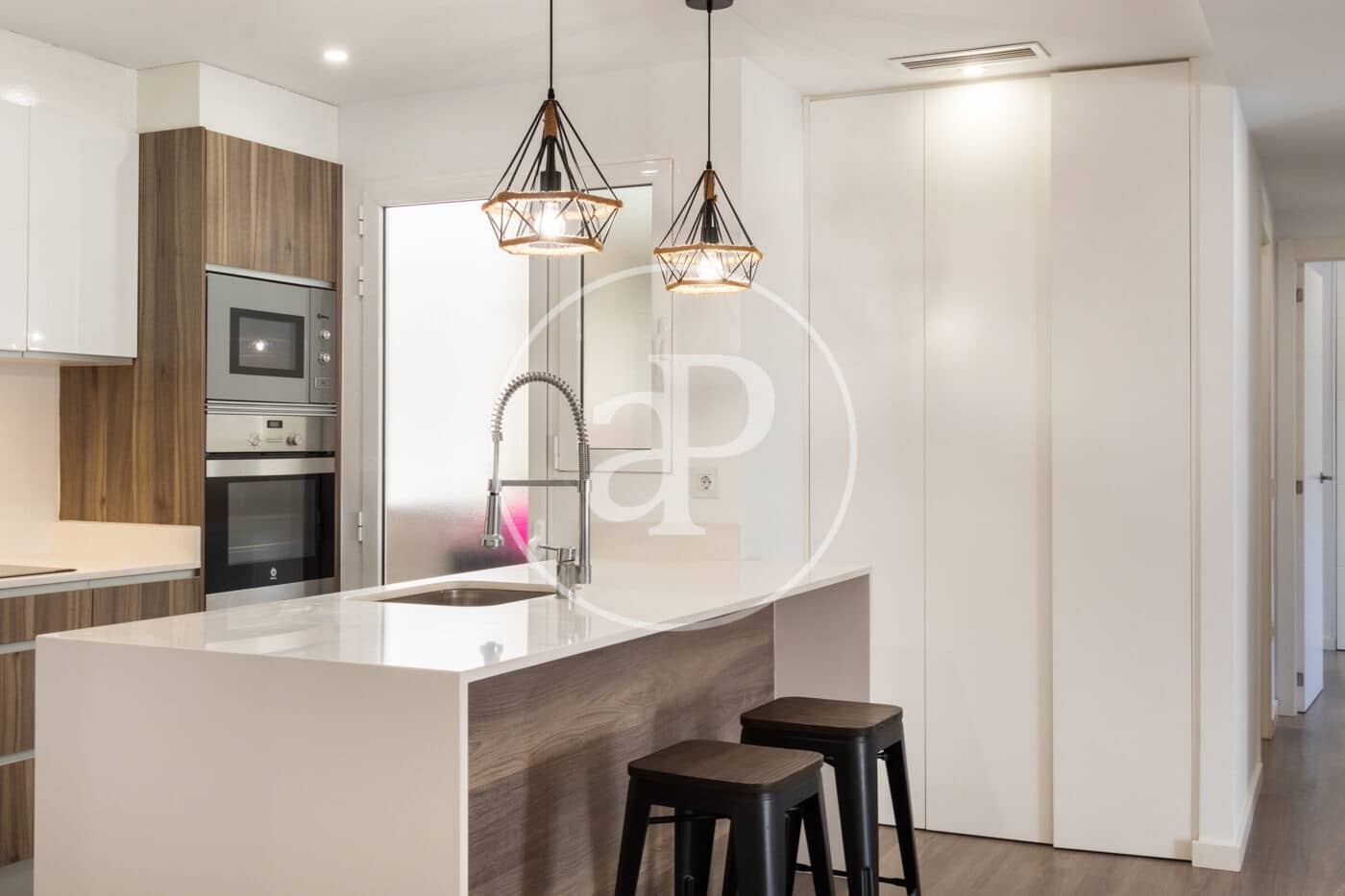 3 bedroom Apartment for rent in Valencia city - € 1,850 (Ref: 9732213)