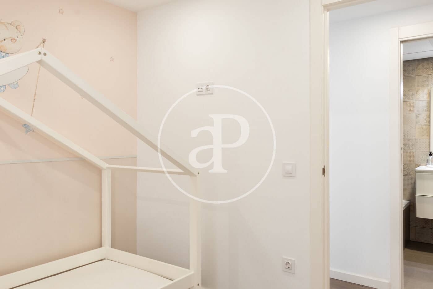 3 bedroom Apartment for rent in Valencia city - € 1,850 (Ref: 9732213)