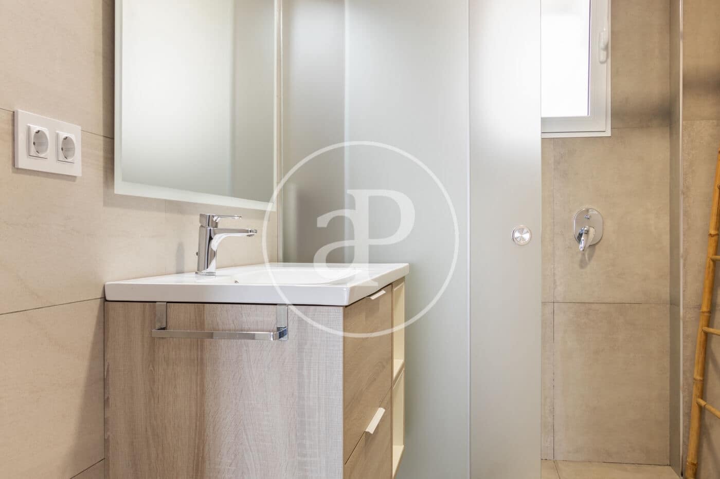 3 bedroom Apartment for rent in Valencia city - € 1,850 (Ref: 9732213)