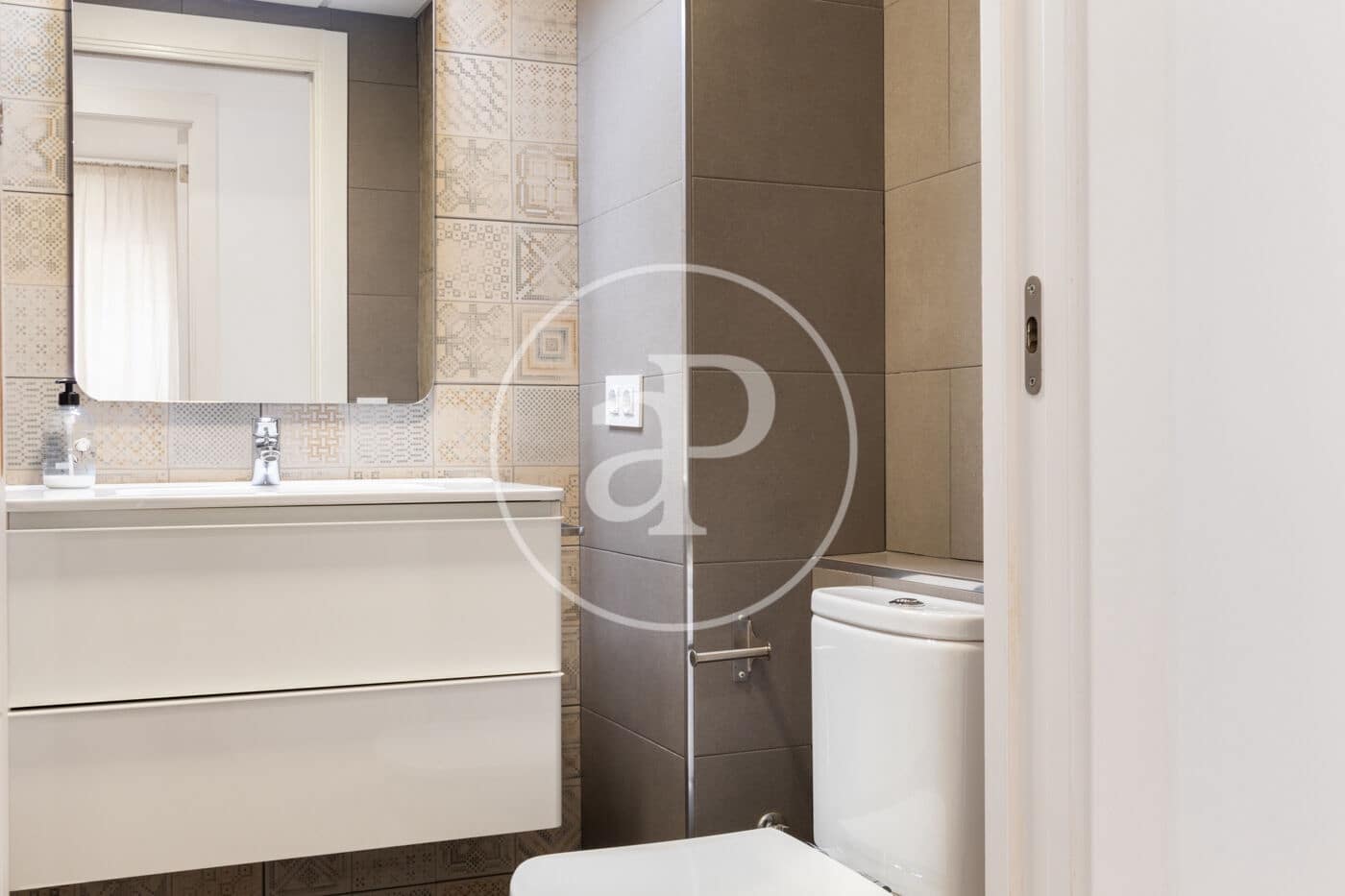 3 bedroom Apartment for rent in Valencia city - € 1,850 (Ref: 9732213)