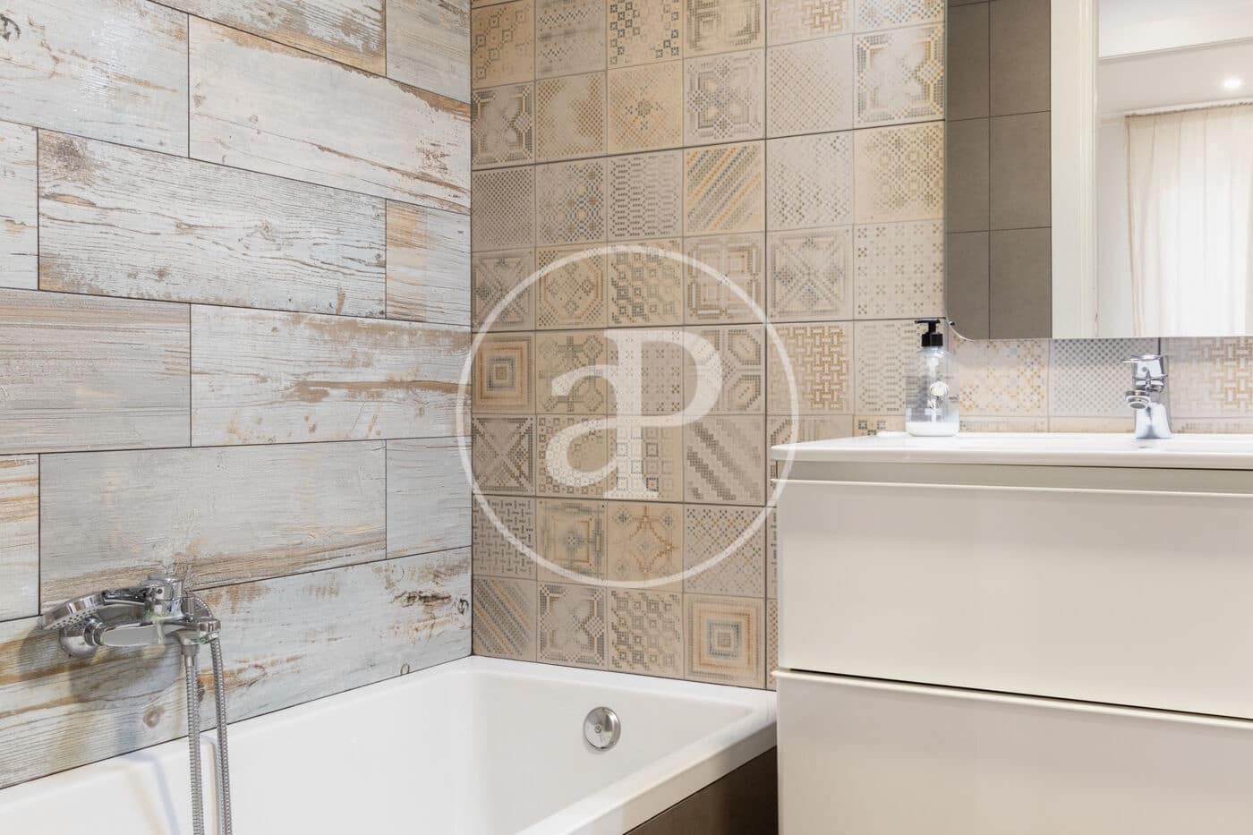 3 bedroom Apartment for rent in Valencia city - € 1,850 (Ref: 9732213)