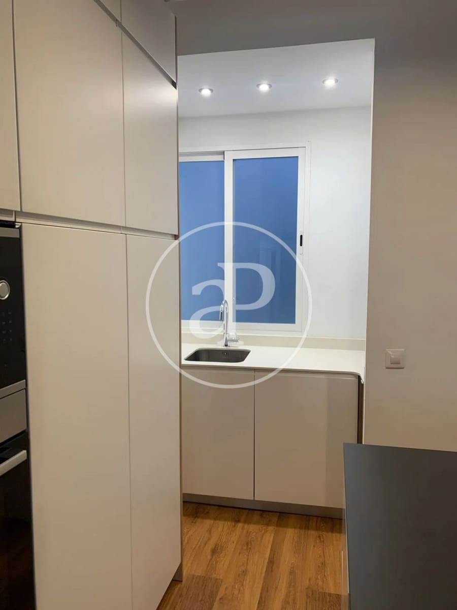 2 bedroom Apartment for rent in Valencia city - € 2,500 (Ref: 9732215)