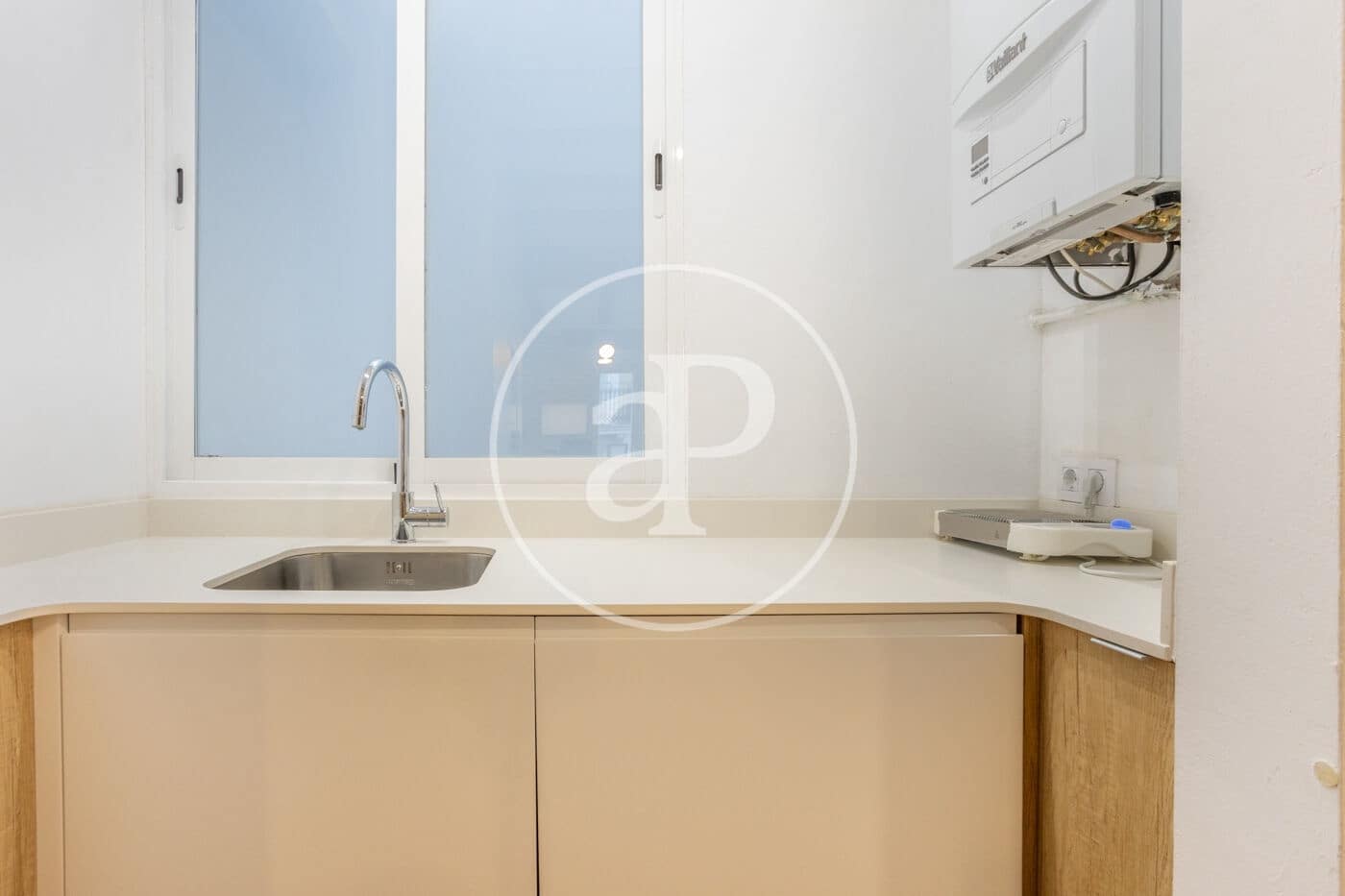 2 soverom Leilighet til leie i Valencia by - € 2 500 (Ref: 9732215)