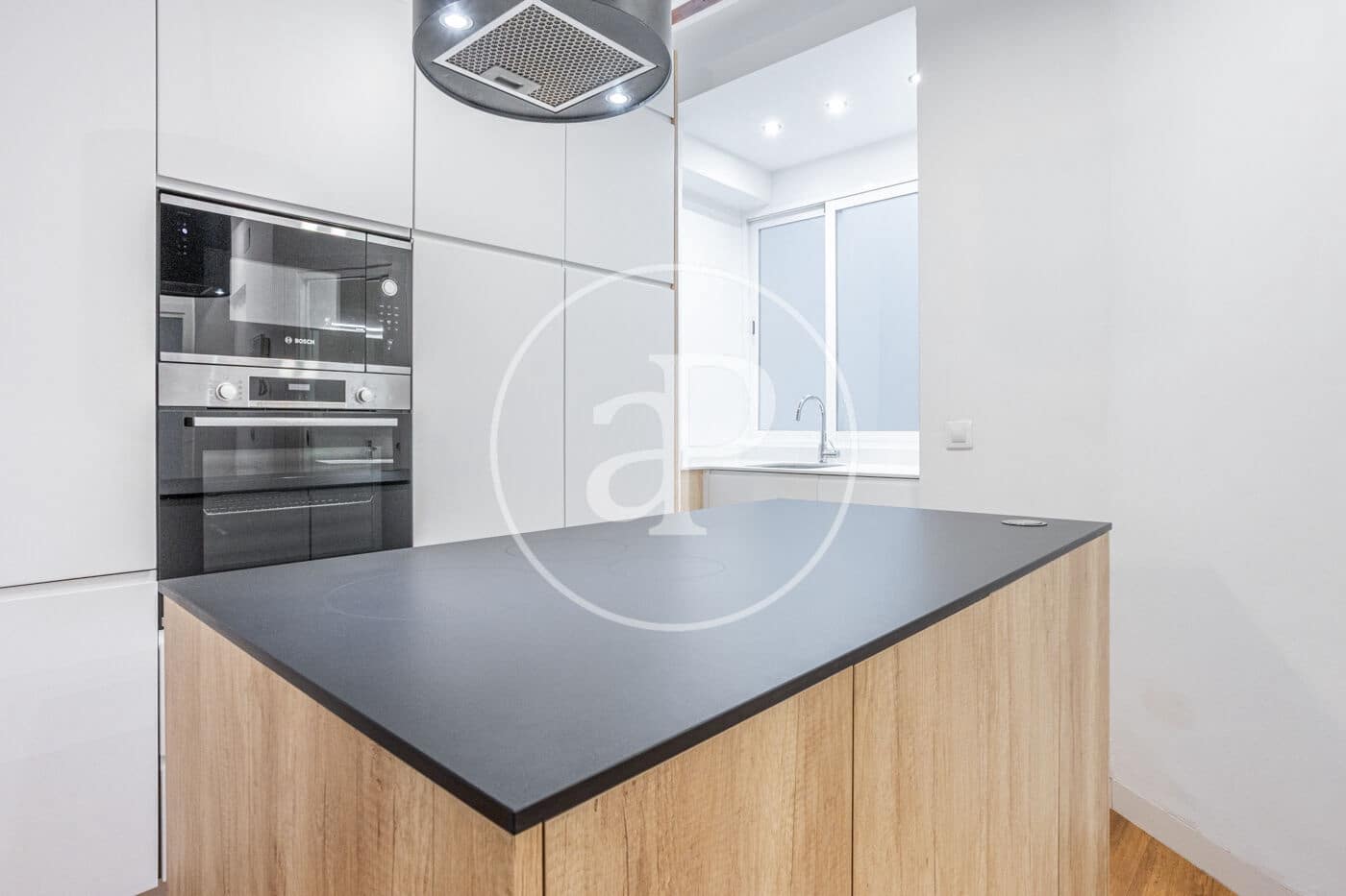 2 soverom Leilighet til leie i Valencia by - € 2 500 (Ref: 9732215)
