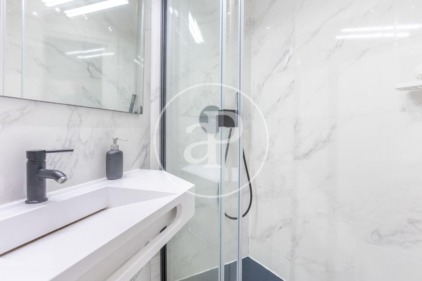 2 soverom Leilighet til leie i Valencia by - € 2 500 (Ref: 9732215)