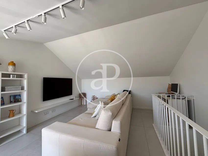 3 bedroom Villa for rent in Valencia city - € 2,200 (Ref: 9732219)