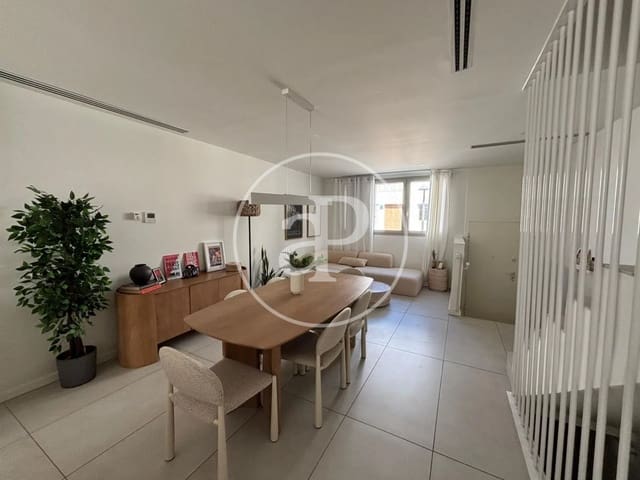 3 bedroom Villa for rent in La Fonteta S.lluis, Valencia city - € 2,200 (Ref: 9732219)