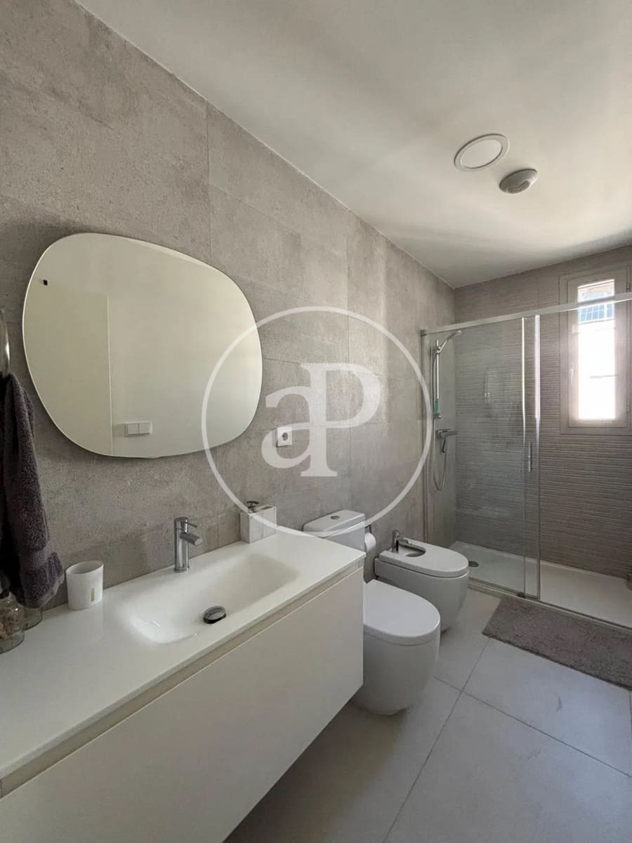 3 bedroom Villa for rent in Valencia city - € 2,200 (Ref: 9732219)