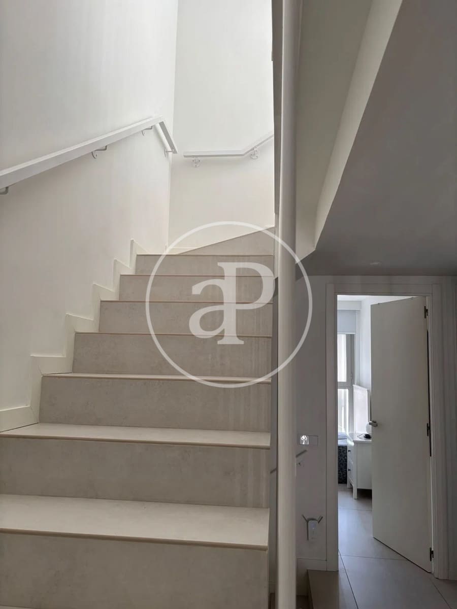 3 bedroom Villa for rent in Valencia city - € 2,200 (Ref: 9732219)