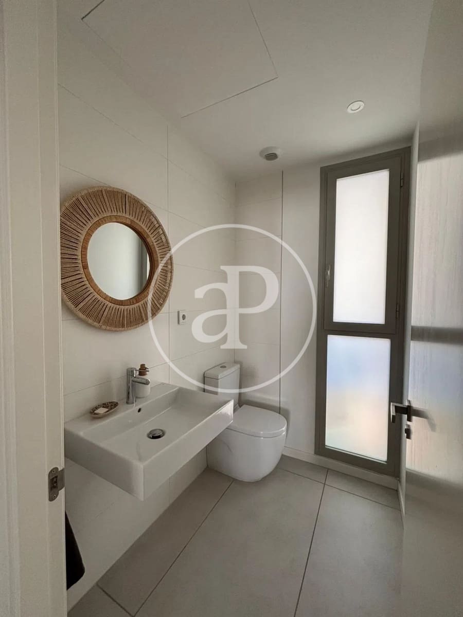 3 bedroom Villa for rent in Valencia city - € 2,200 (Ref: 9732219)