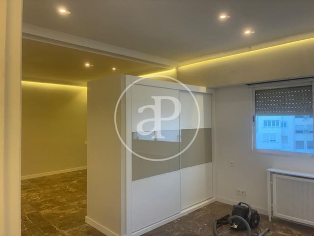 3 bedroom Apartment for rent in Jesus, Valencia city - € 1,900 (Ref: 9735667)