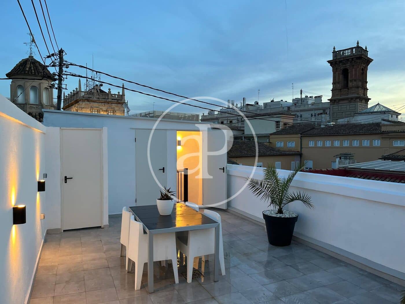 2 bedroom Apartment for rent in Valencia city - € 1,900 (Ref: 9738640)