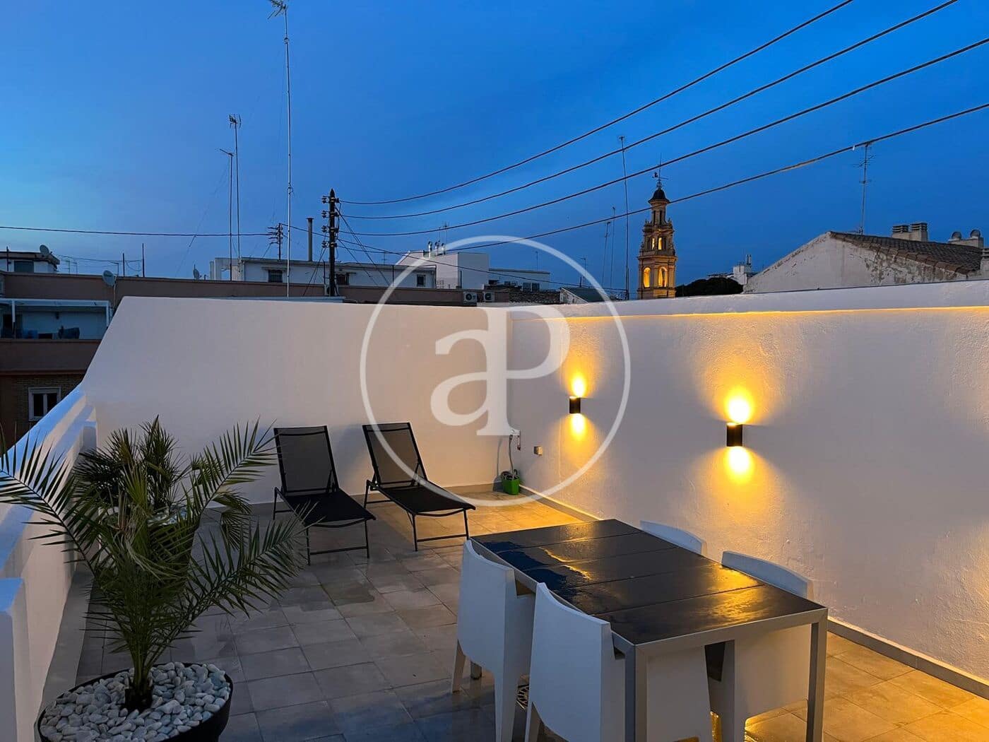 2 bedroom Apartment for rent in Valencia city - € 1,900 (Ref: 9738640)