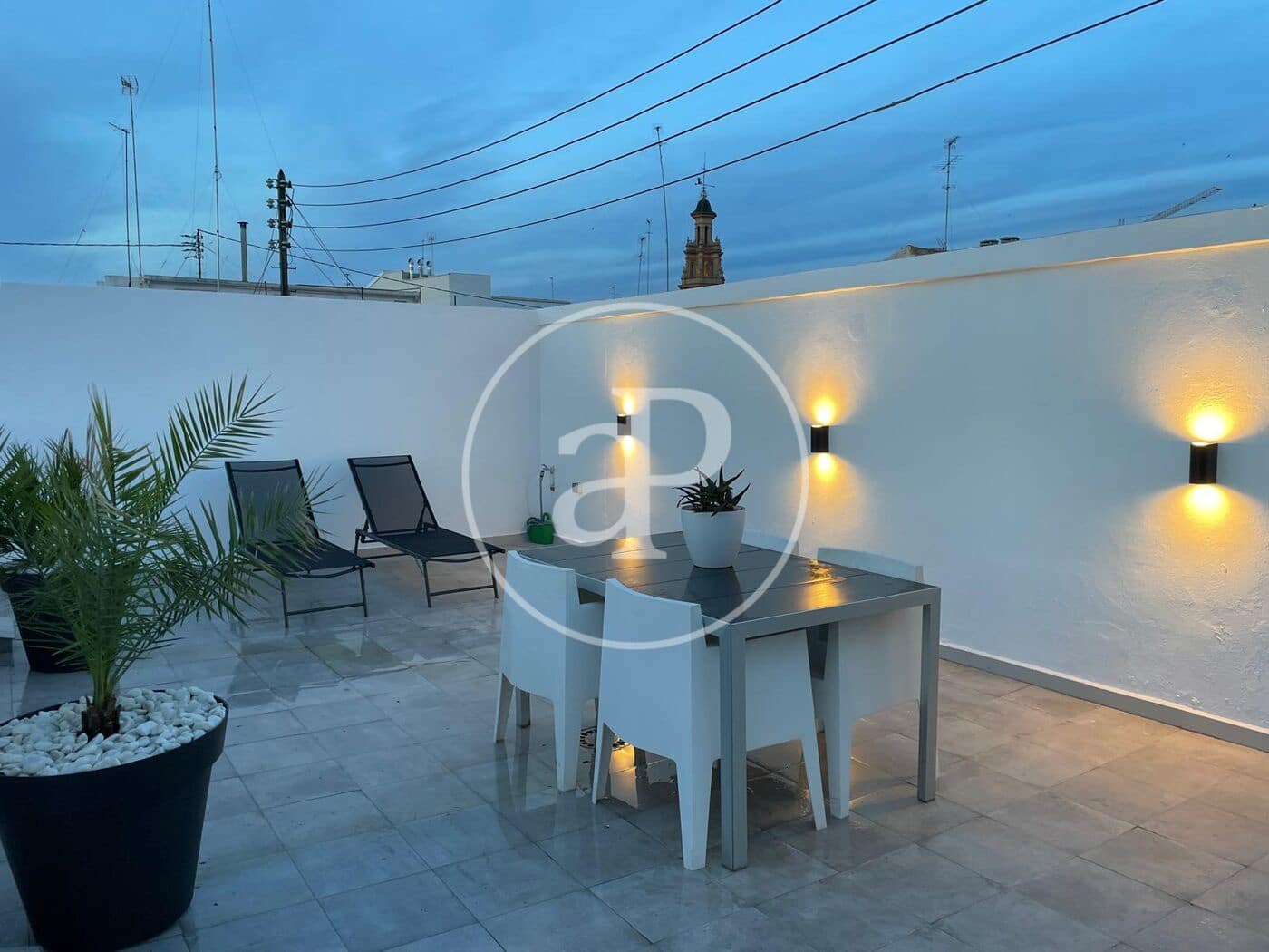 2 bedroom Apartment for rent in Valencia city - € 1,900 (Ref: 9738640)