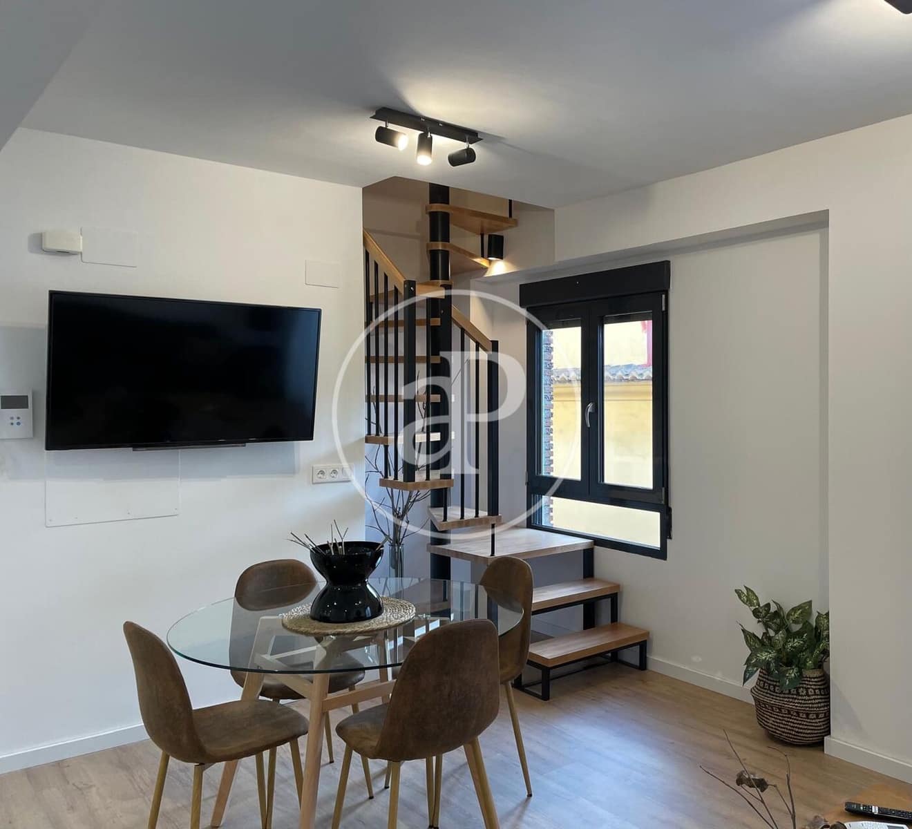 2 bedroom Apartment for rent in Valencia city - € 1,900 (Ref: 9738640)