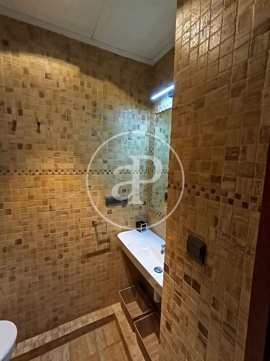 3 bedroom Apartment for rent in Valencia city - € 1,600 (Ref: 9738641)