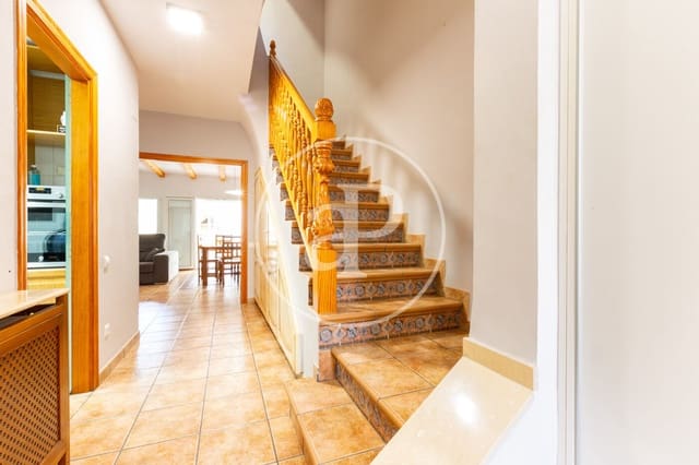 Chalet de 4 habitaciones en Riba-roja de Túria en venta con piscina - 350.000 € (Ref: 9738644)