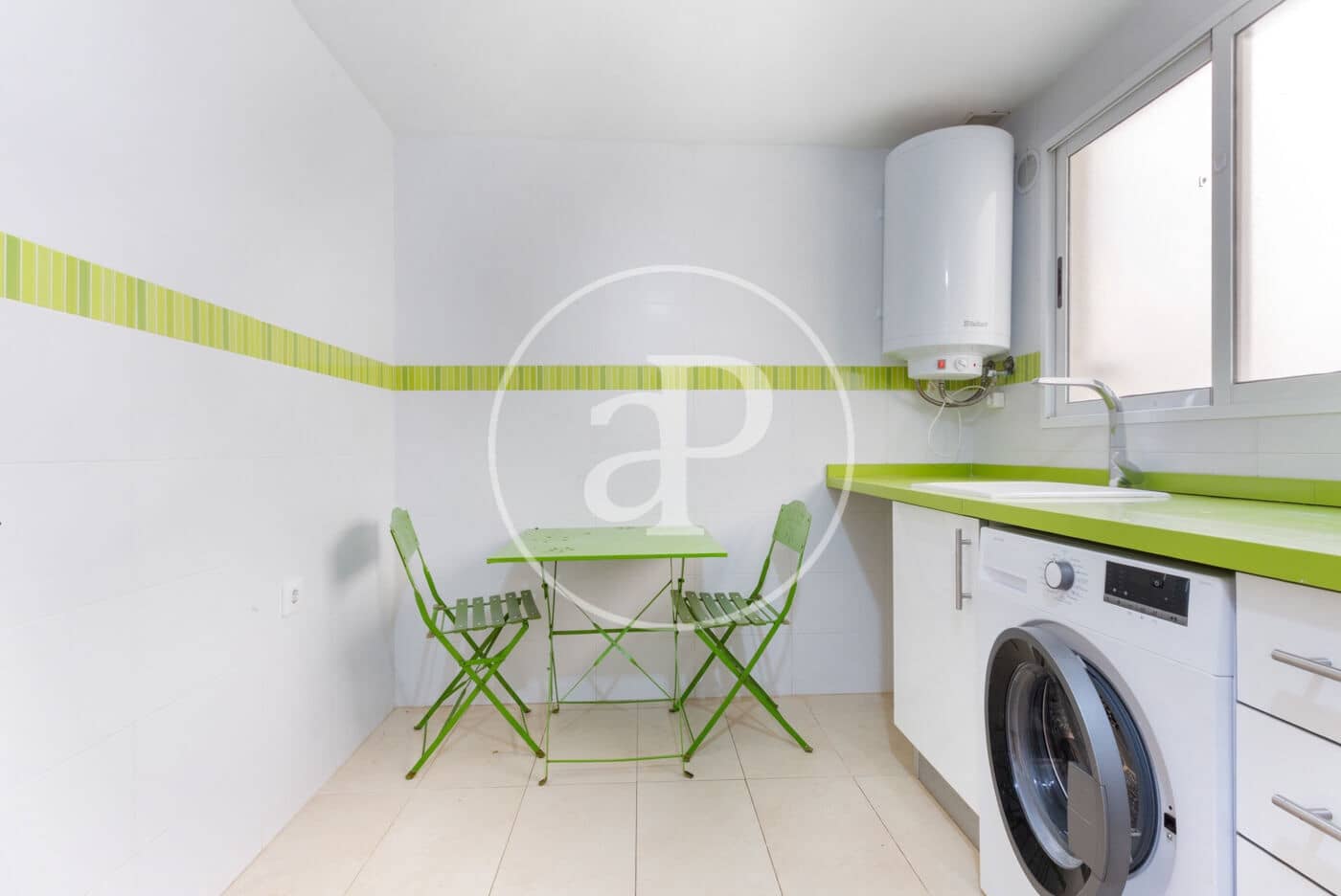 Apartamento de 4 habitaciones en València ciudad en venta - 380.000 € (Ref: 9738648)