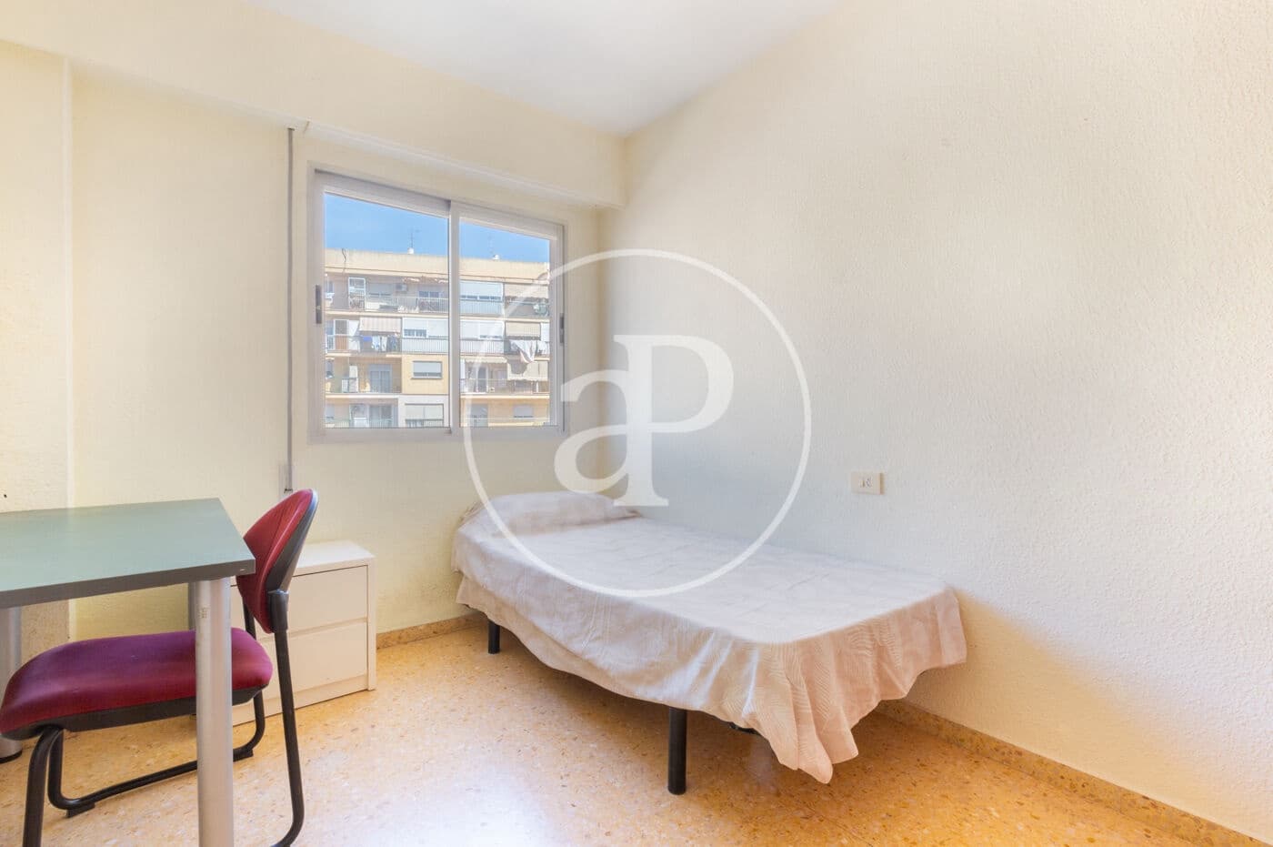 Apartamento de 4 habitaciones en València ciudad en venta - 380.000 € (Ref: 9738648)