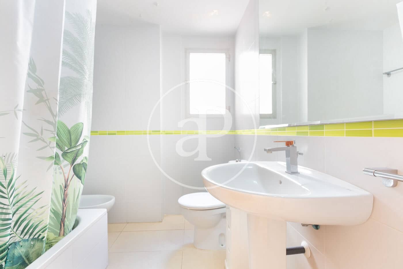 Apartamento de 4 habitaciones en València ciudad en venta - 380.000 € (Ref: 9738648)