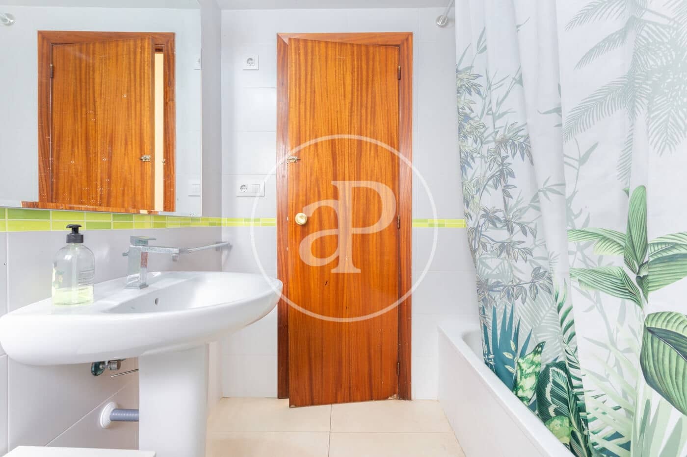 Apartamento de 4 habitaciones en València ciudad en venta - 380.000 € (Ref: 9738648)