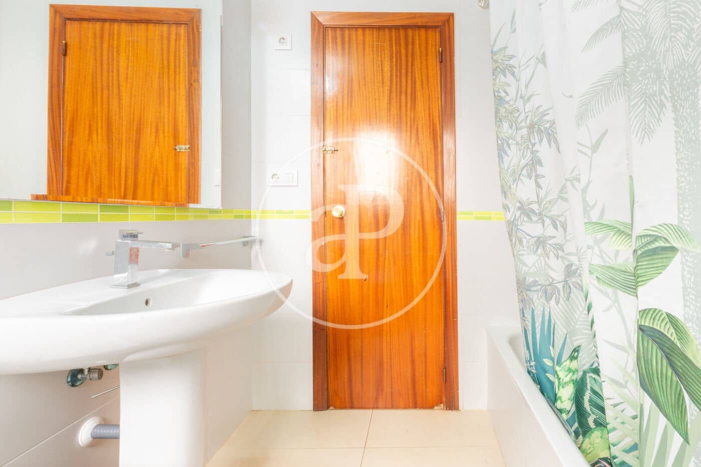 Apartamento de 4 habitaciones en València ciudad en venta - 380.000 € (Ref: 9738648)