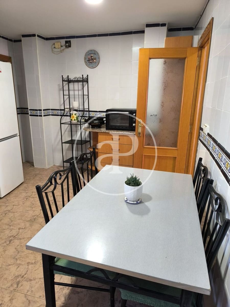 3 bedroom Villa for rent in Manises - € 1,300 (Ref: 9741825)