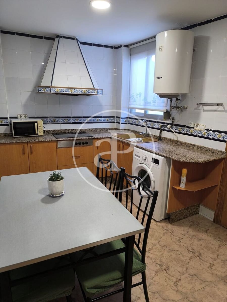 3 bedroom Villa for rent in Manises - € 1,300 (Ref: 9741825)