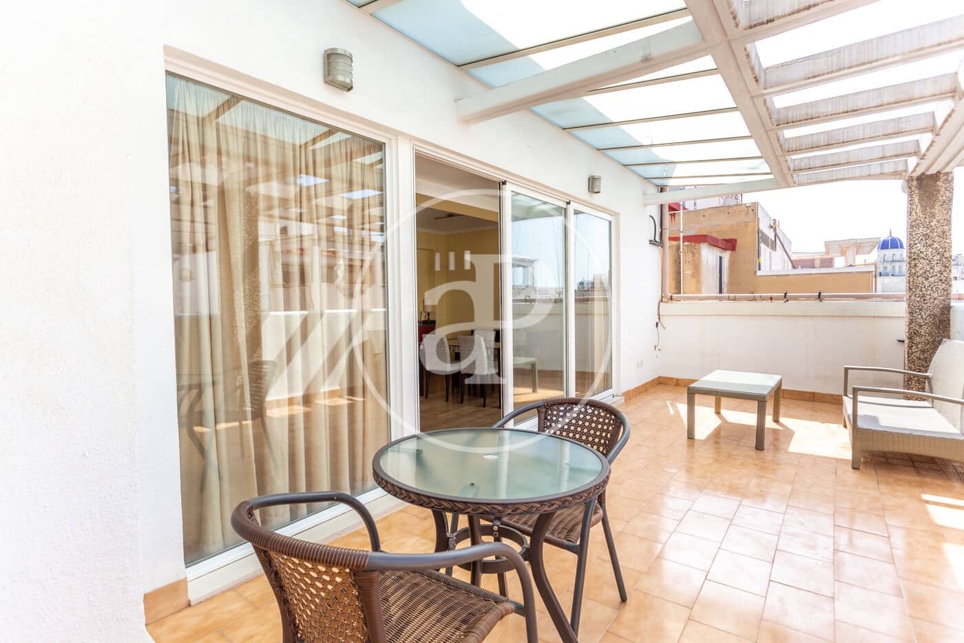 Ático de 1 habitación en València ciudad en alquiler - 1.300 € (Ref: 9741826)