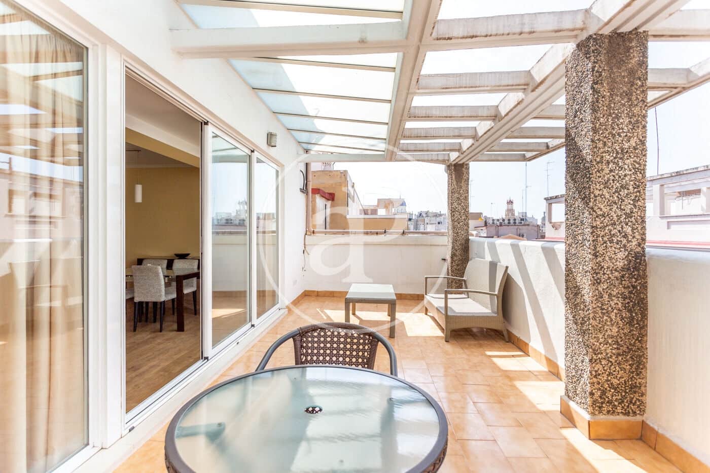 Ático de 1 habitación en València ciudad en alquiler - 1.300 € (Ref: 9741826)