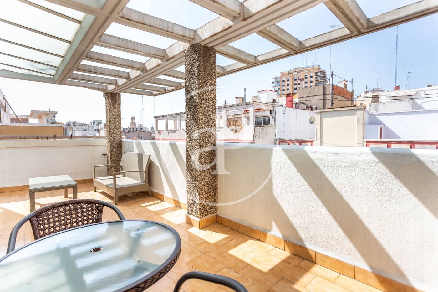 Ático de 1 habitación en València ciudad en alquiler - 1.300 € (Ref: 9741826)