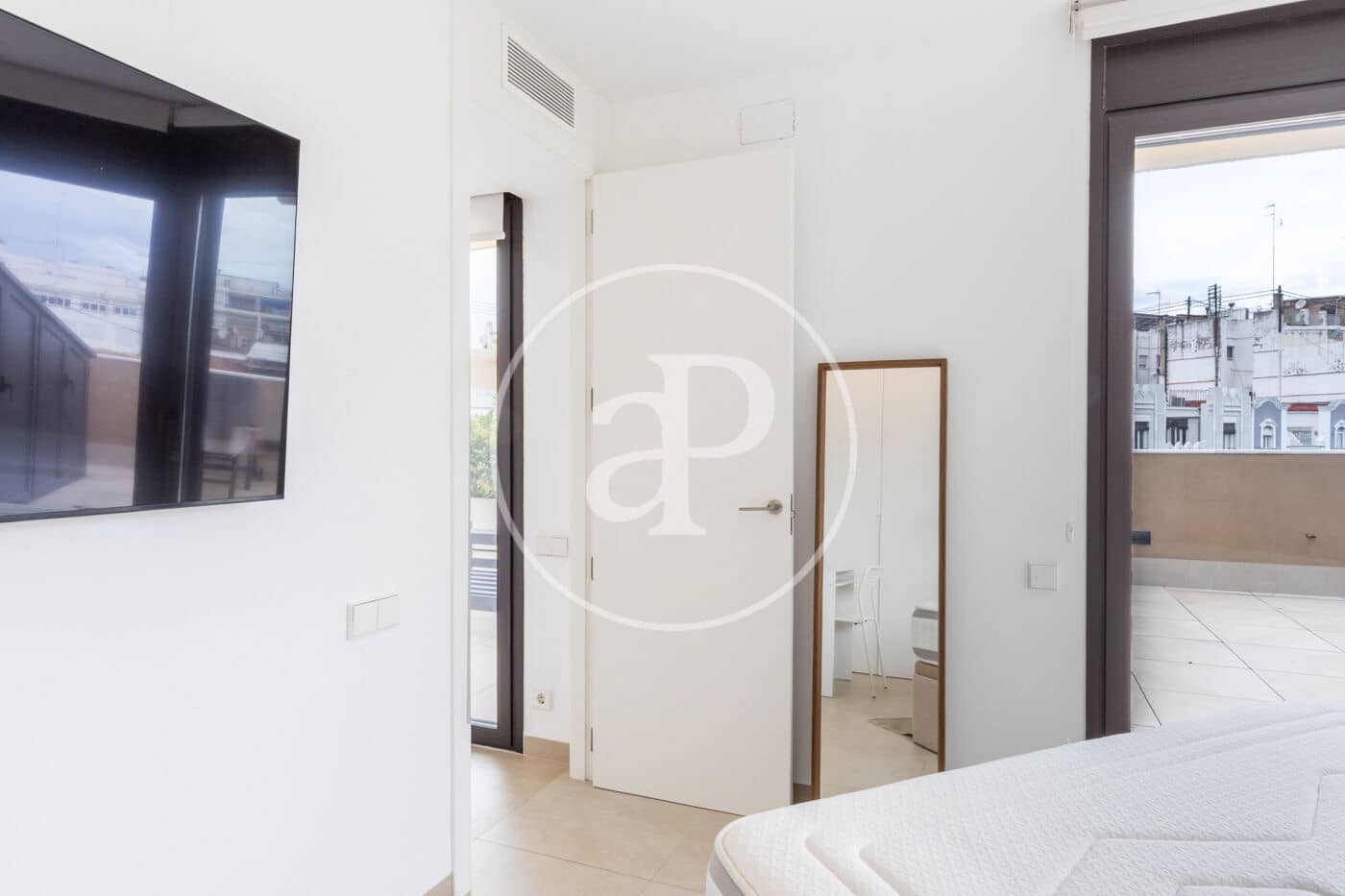 1 bedroom Penthouse for rent in Valencia city - € 2,500 (Ref: 9741831)