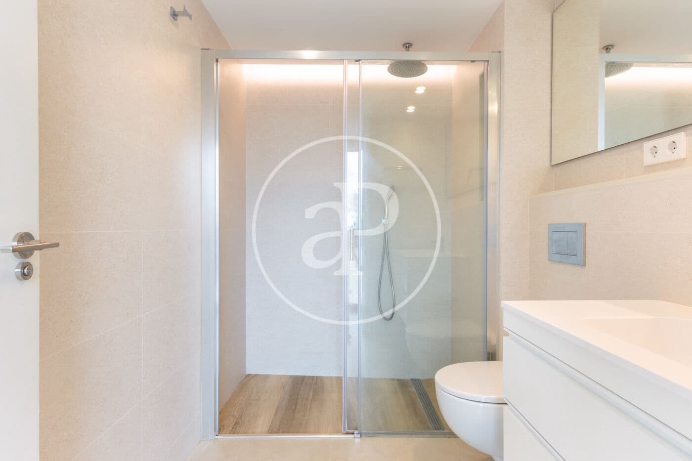 1 bedroom Penthouse for rent in Valencia city - € 2,500 (Ref: 9741831)