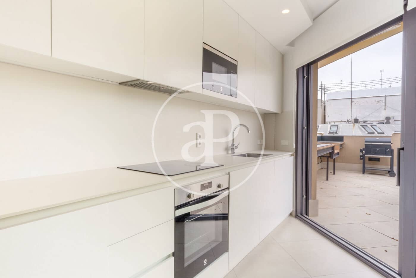 1 bedroom Penthouse for rent in Valencia city - € 2,500 (Ref: 9741831)