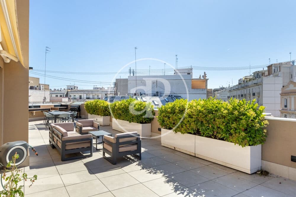1 bedroom Penthouse for rent in Valencia city - € 2,500 (Ref: 9741831)