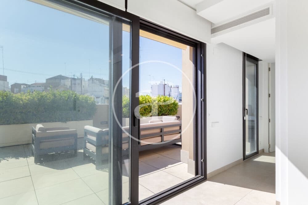 1 bedroom Penthouse for rent in Valencia city - € 2,500 (Ref: 9741831)