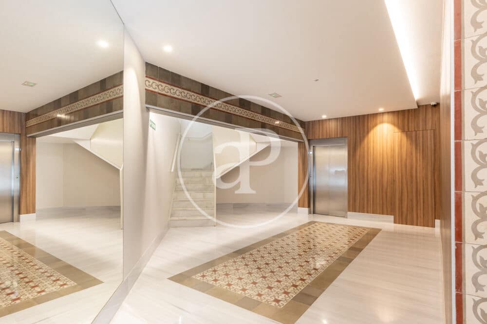 1 bedroom Penthouse for rent in Valencia city - € 2,500 (Ref: 9741831)