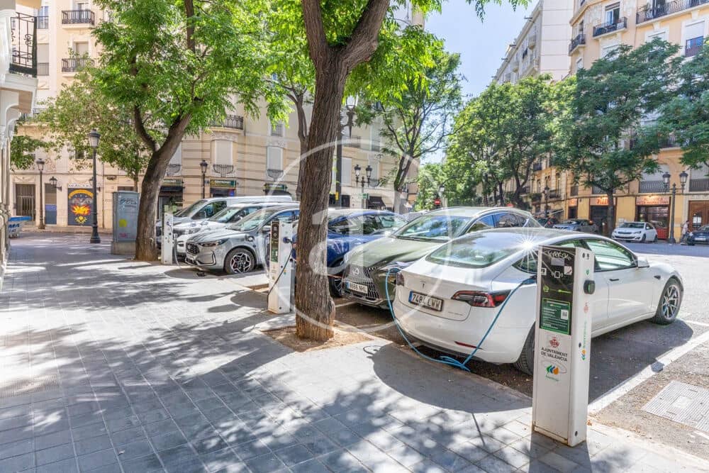 1 bedroom Penthouse for rent in Valencia city - € 2,500 (Ref: 9741831)