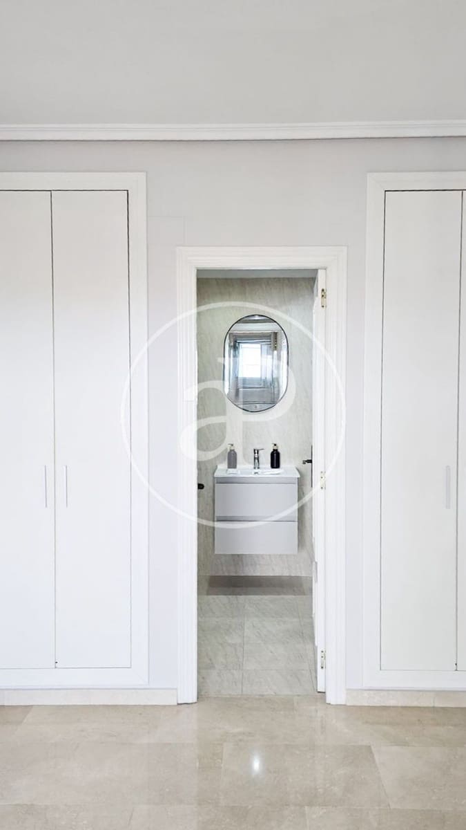 Appartement de 3 chambres à louer à Valence ville avec piscine - 3 000 € (Ref: 9741833)