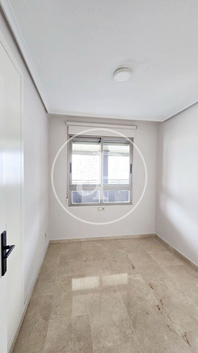 Appartement de 3 chambres à louer à Valence ville avec piscine - 3 000 € (Ref: 9741833)