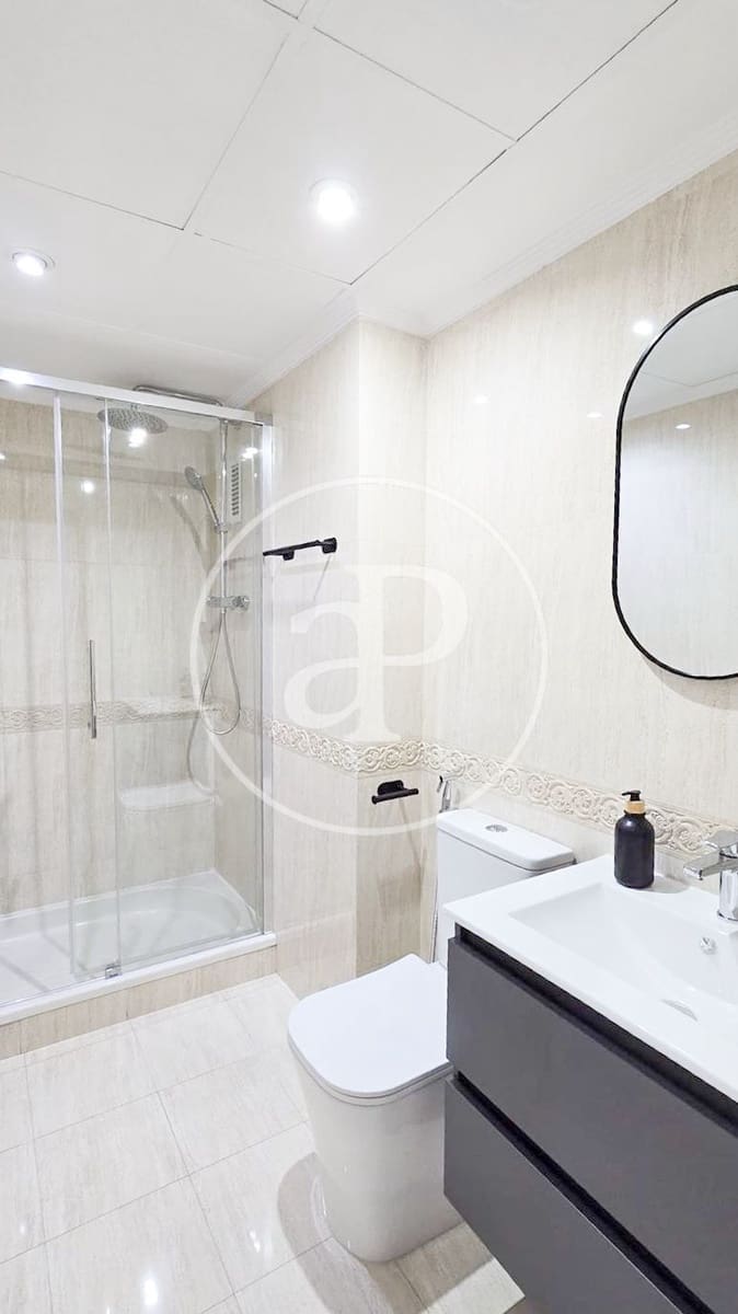 Appartement de 3 chambres à louer à Valence ville avec piscine - 3 000 € (Ref: 9741833)