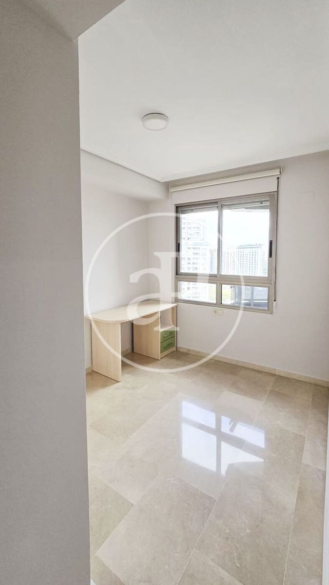 Appartement de 3 chambres à louer à Valence ville avec piscine - 3 000 € (Ref: 9741833)