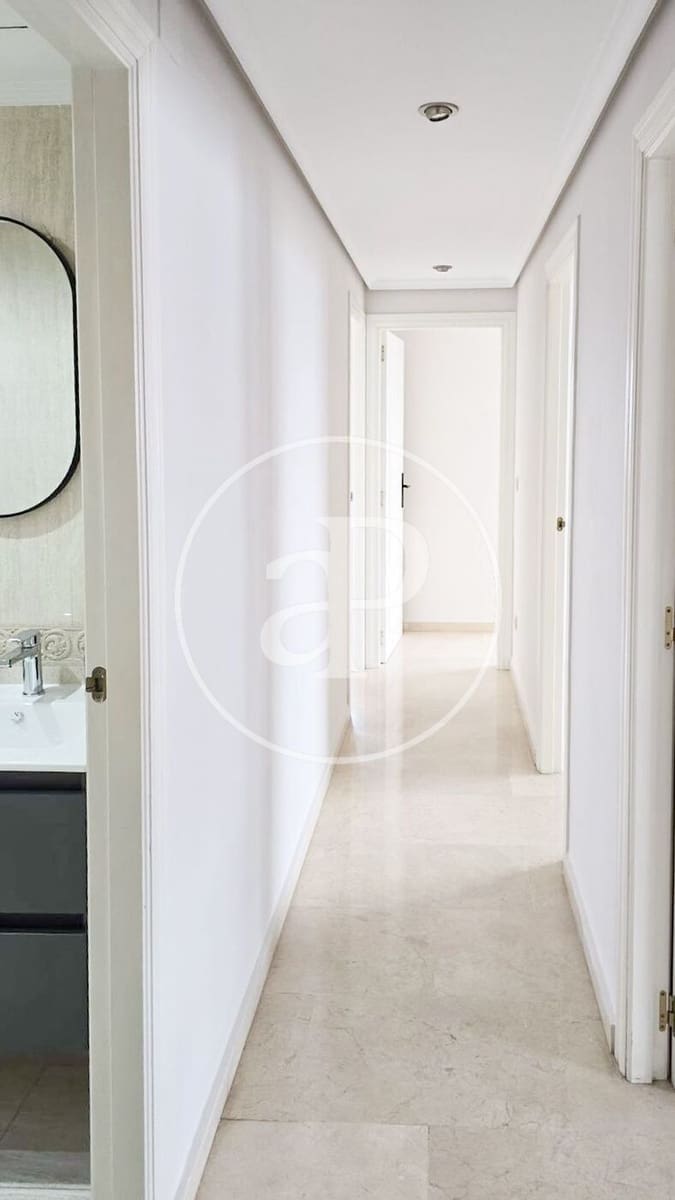 Appartement de 3 chambres à louer à Valence ville avec piscine - 3 000 € (Ref: 9741833)